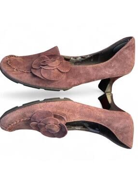 Me Too Women's Brown and Burgundy Court